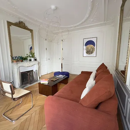 Spacious Quiet And Elegant In Apartment Paris