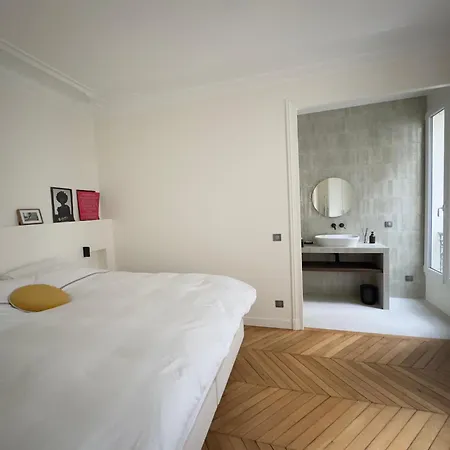 Spacious Quiet And Elegant In Apartment *