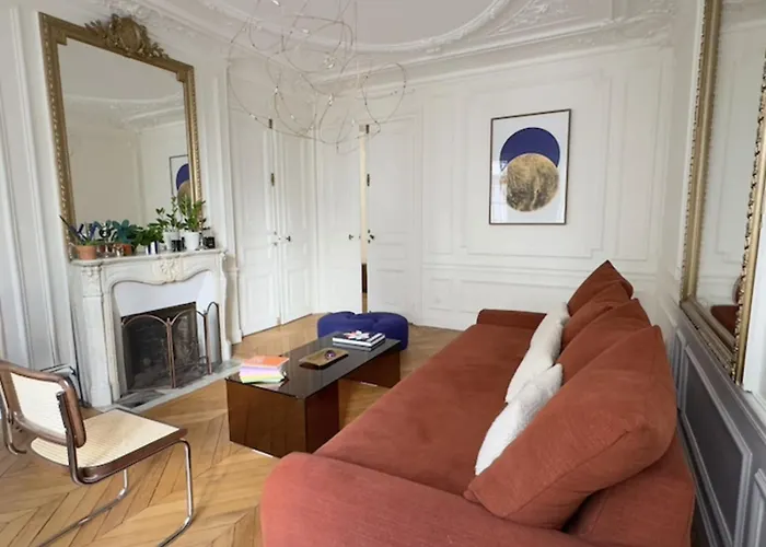 Spacious Quiet And Elegant In Apartment Paris